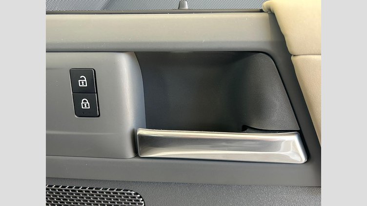 2023 認定中古車 Land Rover Defender 110 フジホワイト D300 AWD（AT） S