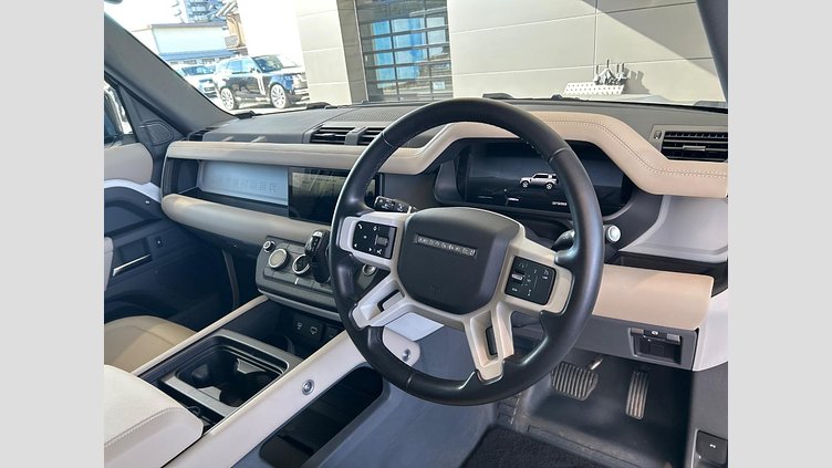 2023 認定中古車 Land Rover Defender 110 フジホワイト D300 AWD（AT） S