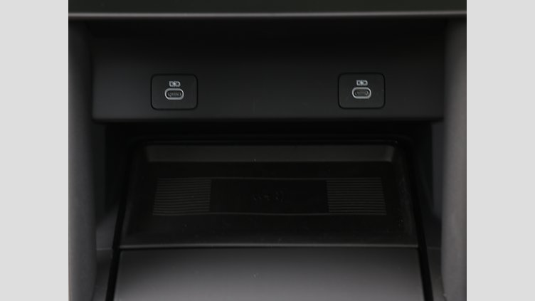 2024 認定中古車 Land Rover Discovery Sport シリコンシルバー D200マイルドハイブリッド（ディーゼル） 標準ホイール DYNAMIC SE