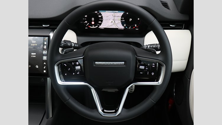 2024 認定中古車 Land Rover Discovery Sport シリコンシルバー D200マイルドハイブリッド（ディーゼル） 標準ホイール DYNAMIC SE