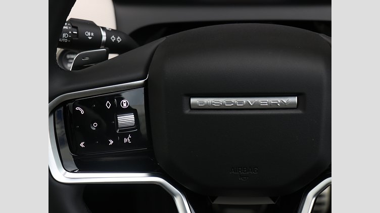 2024 認定中古車 Land Rover Discovery Sport シリコンシルバー D200マイルドハイブリッド（ディーゼル） 標準ホイール DYNAMIC SE