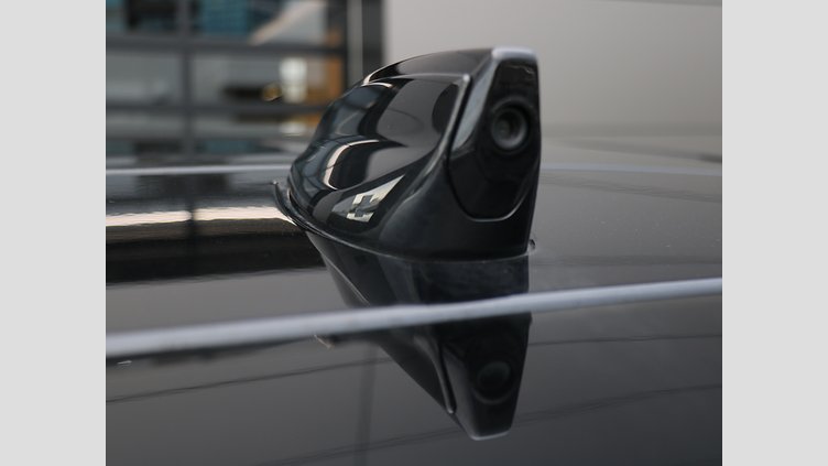 2024 認定中古車 Land Rover Discovery Sport シリコンシルバー D200マイルドハイブリッド（ディーゼル） 標準ホイール DYNAMIC SE