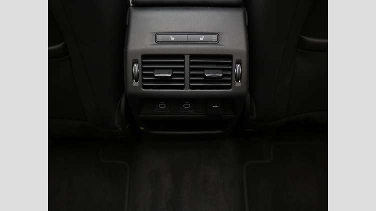 2024 認定中古車 Land Rover Discovery Sport シリコンシルバー D200マイルドハイブリッド（ディーゼル） 標準ホイール DYNAMIC SE