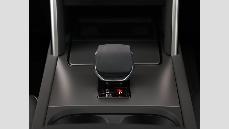 2024 認定中古車 Land Rover Discovery Sport シリコンシルバー D200マイルドハイブリッド（ディーゼル） 標準ホイール DYNAMIC SE