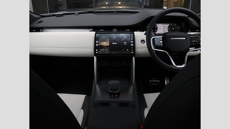 2024 認定中古車 Land Rover Discovery Sport シリコンシルバー D200マイルドハイブリッド（ディーゼル） 標準ホイール DYNAMIC SE