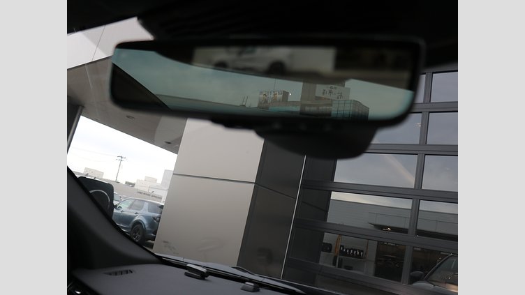 2024 認定中古車 Land Rover Discovery Sport シリコンシルバー D200マイルドハイブリッド（ディーゼル） 標準ホイール DYNAMIC SE