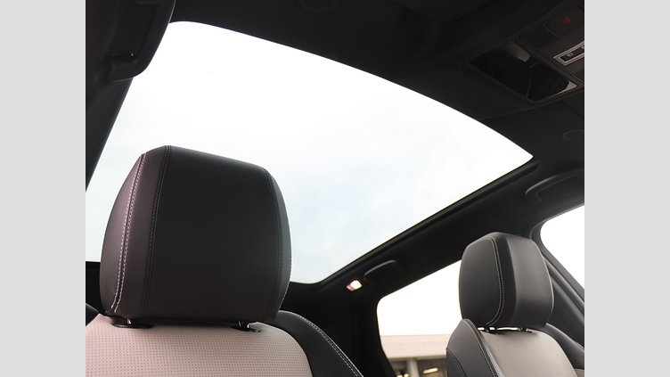 2024 認定中古車 Land Rover Discovery Sport シリコンシルバー D200マイルドハイブリッド（ディーゼル） 標準ホイール DYNAMIC SE