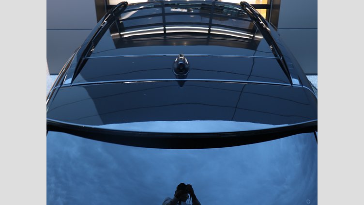 2024 認定中古車 Land Rover Discovery Sport シリコンシルバー D200マイルドハイブリッド（ディーゼル） 標準ホイール Dynamic SE