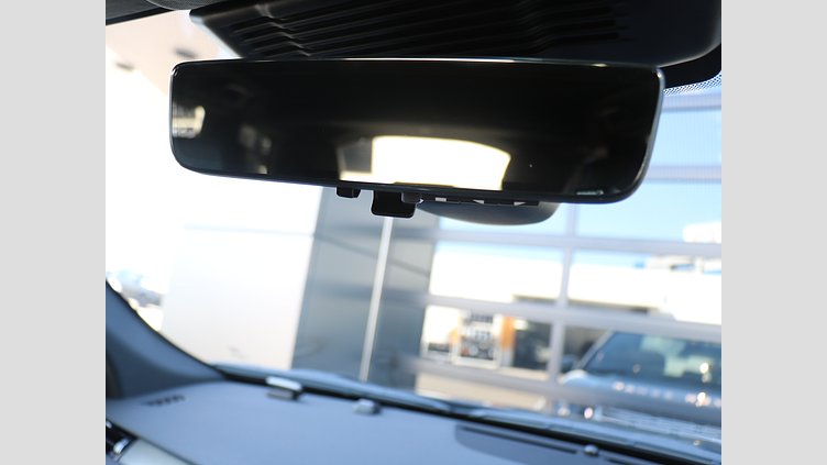 2024 認定中古車 Land Rover Discovery Sport シリコンシルバー D200マイルドハイブリッド（ディーゼル） 標準ホイール Dynamic SE