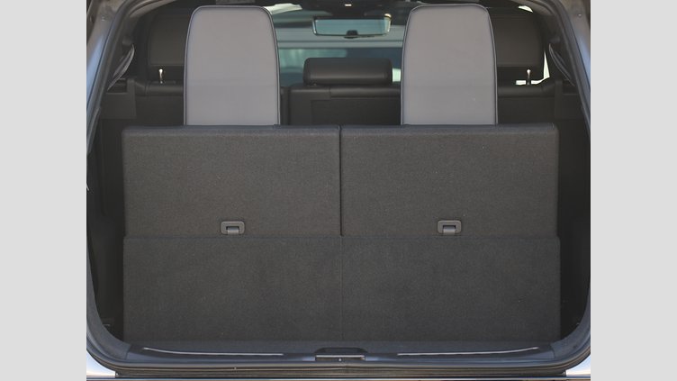 2024 認定中古車 Land Rover Discovery Sport シリコンシルバー D200マイルドハイブリッド（ディーゼル） 標準ホイール Dynamic SE