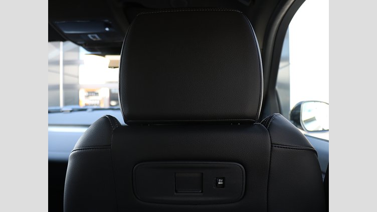 2024 認定中古車 Land Rover Discovery Sport シリコンシルバー D200マイルドハイブリッド（ディーゼル） 標準ホイール Dynamic SE