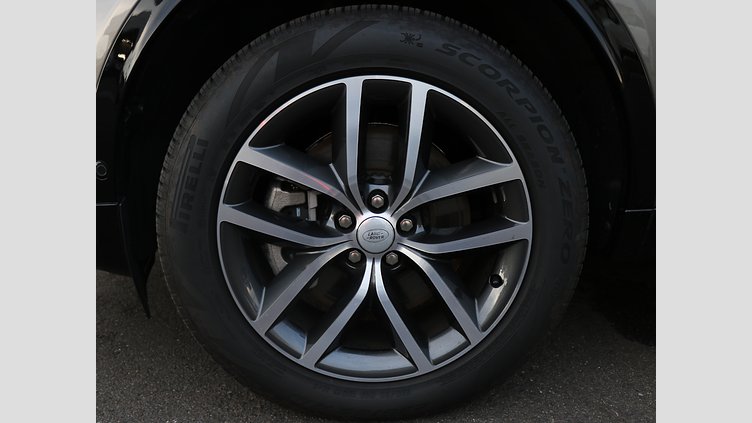 2024 認定中古車 Land Rover Discovery Sport シリコンシルバー D200マイルドハイブリッド（ディーゼル） 標準ホイール Dynamic SE