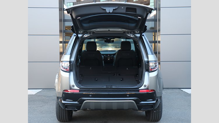 2024 認定中古車 Land Rover Discovery Sport シリコンシルバー D200マイルドハイブリッド（ディーゼル） 標準ホイール Dynamic SE