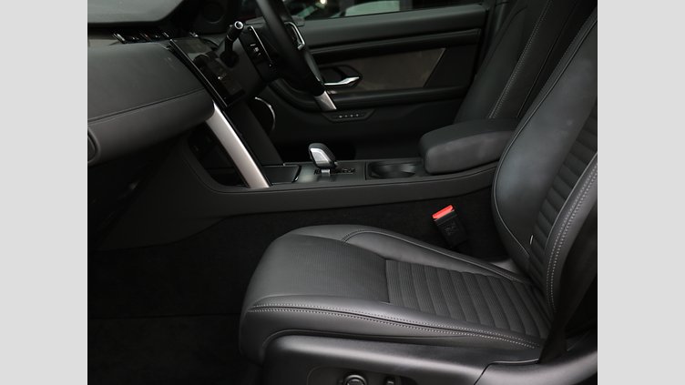 2025 認定中古車 Land Rover Discovery Sport フィレンツェレッド INGENIUM 1.5リッター3気筒 309PS ターボチャージドガソリン PHEV（AT）AWD 標準ホイール Dynamic HSE