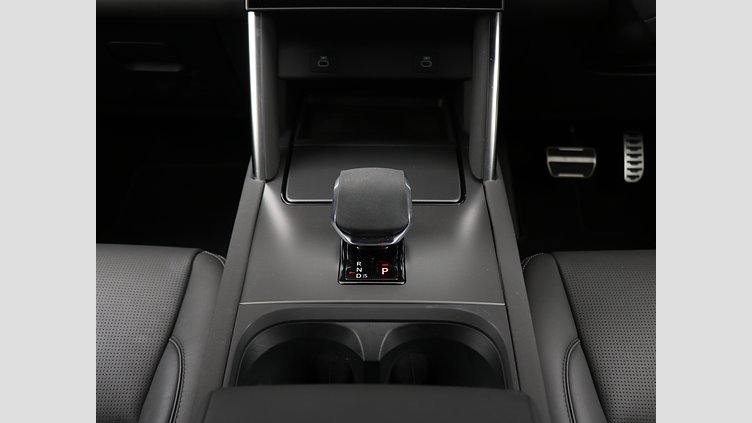 2025 認定中古車 Land Rover Discovery Sport フィレンツェレッド INGENIUM 1.5リッター3気筒 309PS ターボチャージドガソリン PHEV（AT）AWD 標準ホイール Dynamic HSE