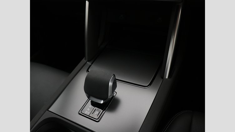 2025 認定中古車 Land Rover Discovery Sport フィレンツェレッド INGENIUM 1.5リッター3気筒 309PS ターボチャージドガソリン PHEV（AT）AWD 標準ホイール Dynamic HSE