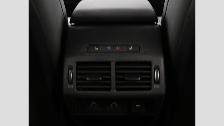 2025 認定中古車 Land Rover Discovery Sport フィレンツェレッド INGENIUM 1.5リッター3気筒 309PS ターボチャージドガソリン PHEV（AT）AWD 標準ホイール Dynamic HSE