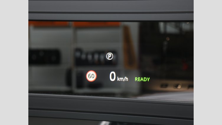 2025 認定中古車 Land Rover Discovery Sport フィレンツェレッド INGENIUM 1.5リッター3気筒 309PS ターボチャージドガソリン PHEV（AT）AWD 標準ホイール Dynamic HSE