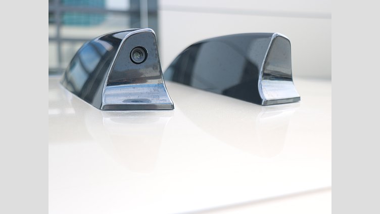 2024 認定中古車 Land Rover Range Rover バトゥミゴールド P550 AWD PHEV（AT） スタンダードホイールベース SE