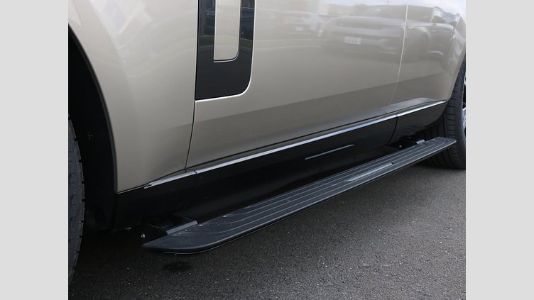 2024 認定中古車 Land Rover Range Rover バトゥミゴールド P550 AWD PHEV（AT） スタンダードホイールベース SE