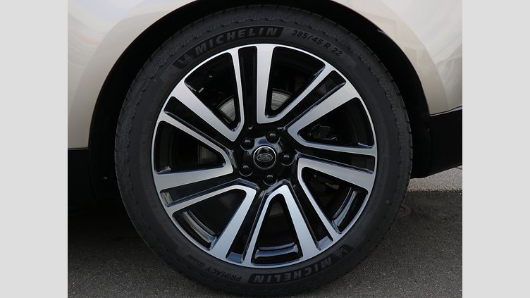 2024 認定中古車 Land Rover Range Rover バトゥミゴールド P550 AWD PHEV（AT） スタンダードホイールベース SE