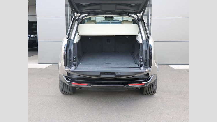 2024 認定中古車 Land Rover Range Rover バトゥミゴールド P550 AWD PHEV（AT） スタンダードホイールベース SE