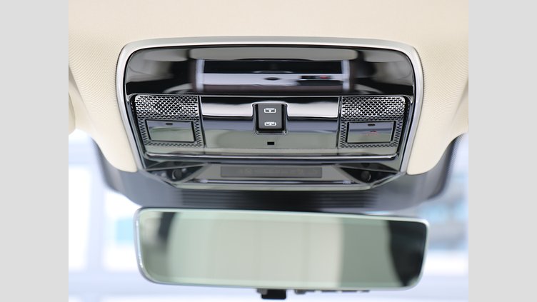 2024 認定中古車 Land Rover Range Rover バトゥミゴールド P550 AWD PHEV（AT） スタンダードホイールベース SE