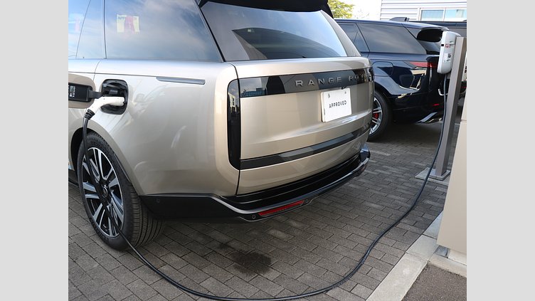 2024 認定中古車 Land Rover Range Rover バトゥミゴールド P550 AWD PHEV（AT） スタンダードホイールベース SE