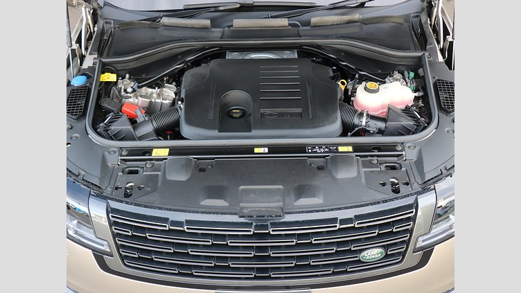 2024 認定中古車 Land Rover Range Rover バトゥミゴールド P550 AWD PHEV（AT） スタンダードホイールベース SE