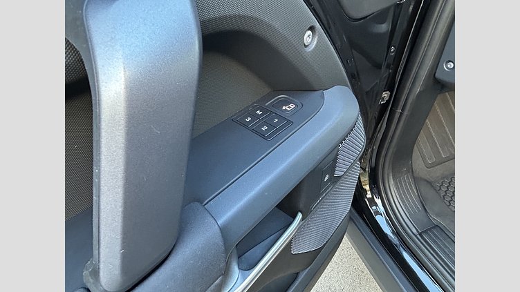 2022 認定中古車 Land Rover Defender 90 サントリーニブラック P300 AWD（AT） X-DYNAMIC SE