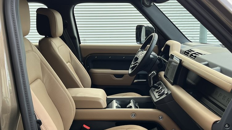 2025 新車 Land Rover Defender 110 (1DK) 岡瓦那大陸石 Gondwana Stone D300  輕油電混合 D 300 X-Dynamic HSE