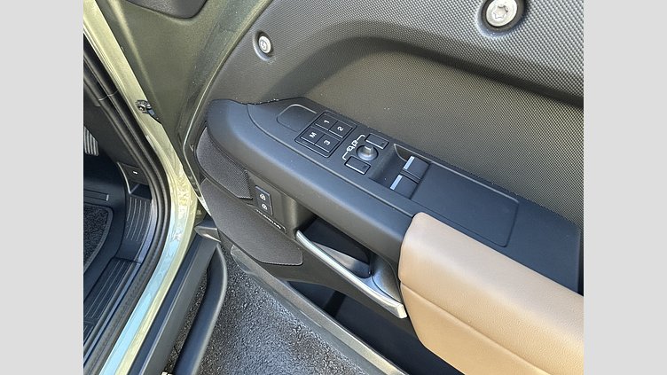 2025 認定中古車 Land Rover Defender 90 パンゲアグリーン D350 ディーゼルマイルドハイブリッド X-Dynamic HSE