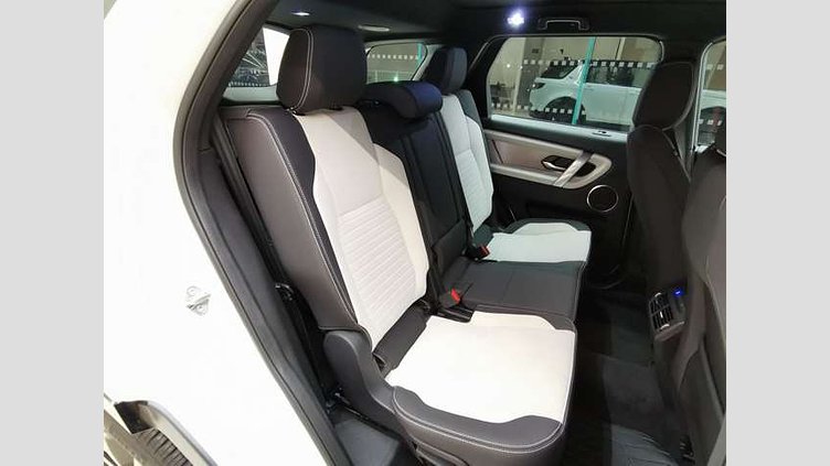 2024 認定中古車 Land Rover Discovery Sport フジホワイト D200マイルドハイブリッド（ディーゼル） 標準ホイール Dynamic SE