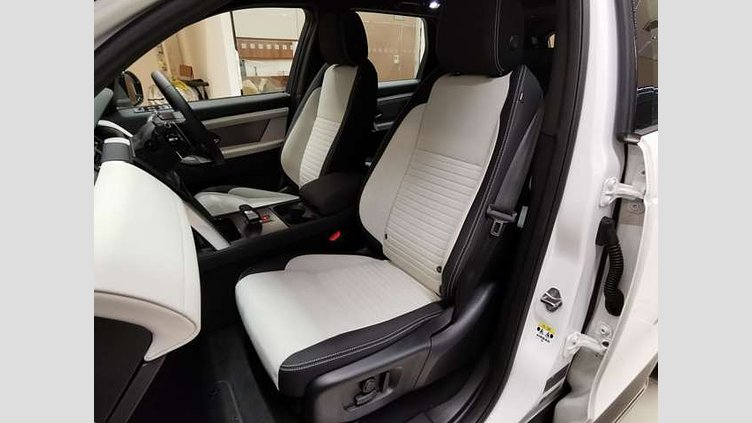 2024 認定中古車 Land Rover Discovery Sport フジホワイト D200マイルドハイブリッド（ディーゼル） 標準ホイール Dynamic SE