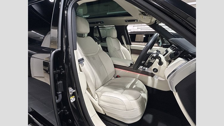 2024 認定中古車 Land Rover Range Rover サントリーニブラック D300 AWD MHEV（AT） スタンダードホイールベース SE