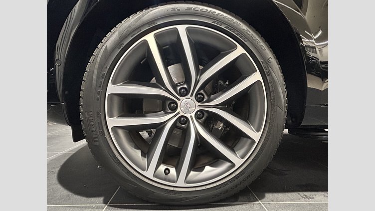 2024 認定中古車 Land Rover Range Rover サントリーニブラック D300 AWD MHEV（AT） スタンダードホイールベース SE