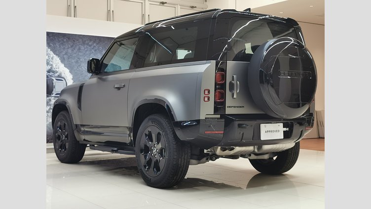 2025 認定中古車 Land Rover Defender 90 シリコンシルバー D350 ディーゼルマイルドハイブリッド X-Dynamic HSE