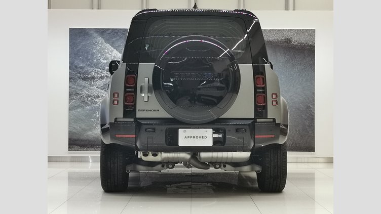 2025 認定中古車 Land Rover Defender 90 シリコンシルバー D350 ディーゼルマイルドハイブリッド X-Dynamic HSE
