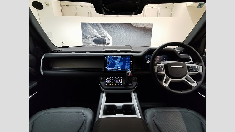 2025 認定中古車 Land Rover Defender 90 シリコンシルバー D350 ディーゼルマイルドハイブリッド X-Dynamic HSE