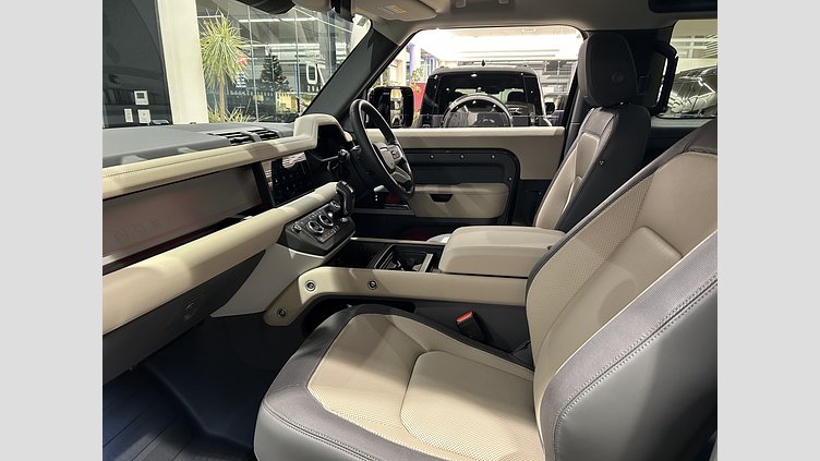 2024 認定中古車 Land Rover Defender 90 カルパチアングレイ D300 AWD（AT） X-DYNAMIC SE