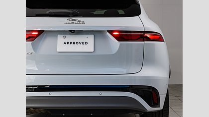 F-Pace 10