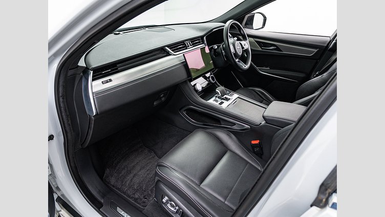 2021 認定中古車 Jaguar F-Pace ユーロンホワイト D200 AWD（オートマチック）MHEV R-DYNAMIC SE　D200