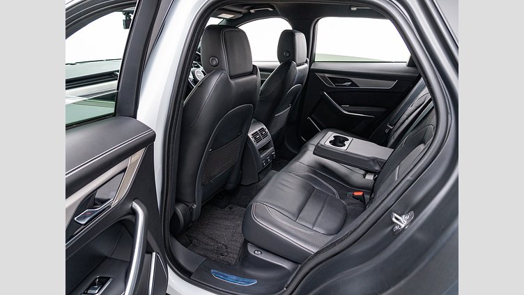 2021 認定中古車 Jaguar F-Pace ユーロンホワイト D200 AWD（オートマチック）MHEV R-DYNAMIC SE　D200