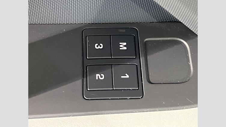 2023 認定中古車 Land Rover Defender 90 Pangea Green 4WD SE