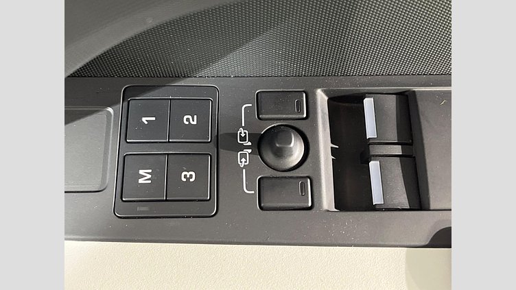 2023 認定中古車 Land Rover Defender 90 Pangea Green 4WD SE