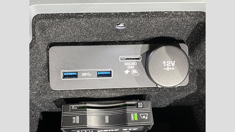 2020 認定中古車 Jaguar E-Pace Santorini Black 4WD S