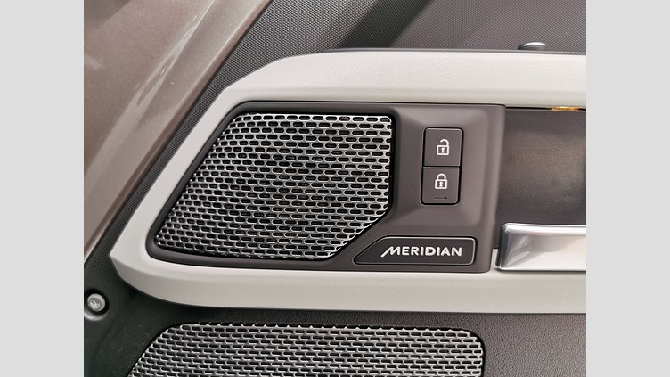 2022 認定中古車 Land Rover Defender 90 ランタオブロンズ P300 AWD（AT） SE