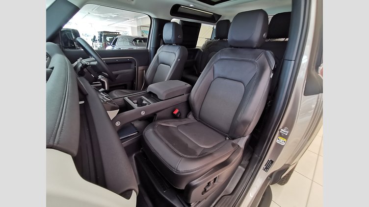 2022 認定中古車 Land Rover Defender 90 ランタオブロンズ P300 AWD（AT） SE