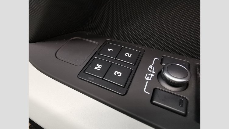 2022 認定中古車 Land Rover Defender 90 ランタオブロンズ P300 AWD（AT） SE