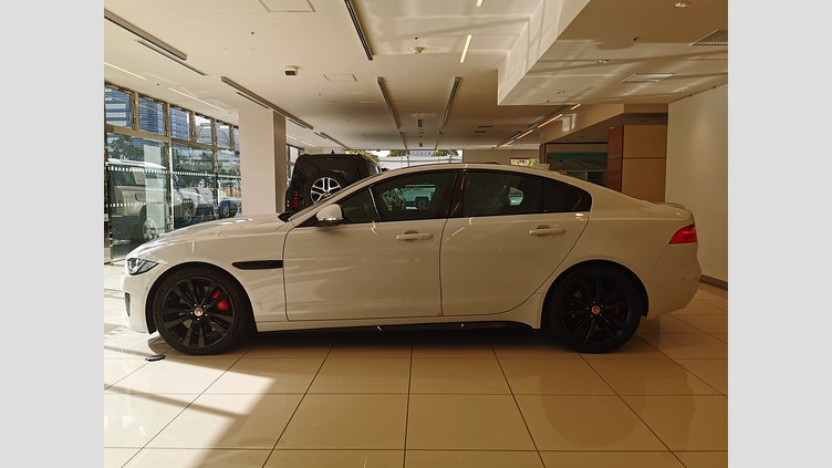 2018 認定中古車 Jaguar XE Fuji White 3.0L　スーパーチャージド S